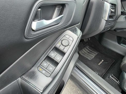 Used 2025 Nissan Rogue SV AWD/4WD image 21