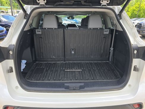 Used 2023 Toyota Highlander XLE FWD image 12