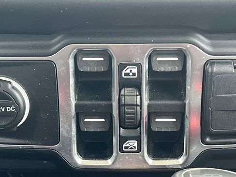 Used 2020 Jeep Gladiator Sport w/ Quick Order Package 24S image 12