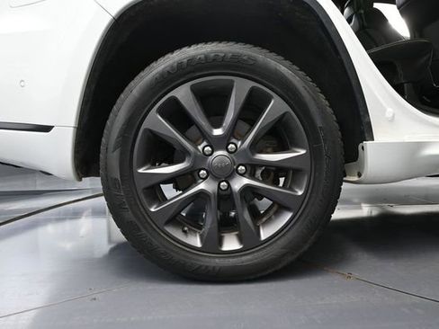 Used 2018 Jeep Grand Cherokee Overland AWD/4WD image 17