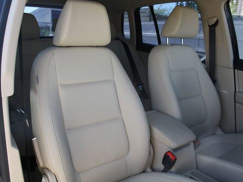 Used 2016 Volkswagen Tiguan S FWD image 9
