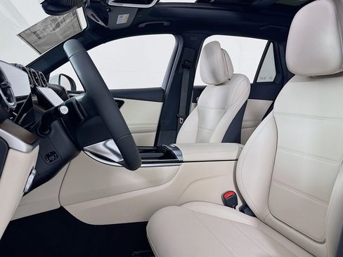 New 2026 Mercedes-Benz GLC 300 image 16