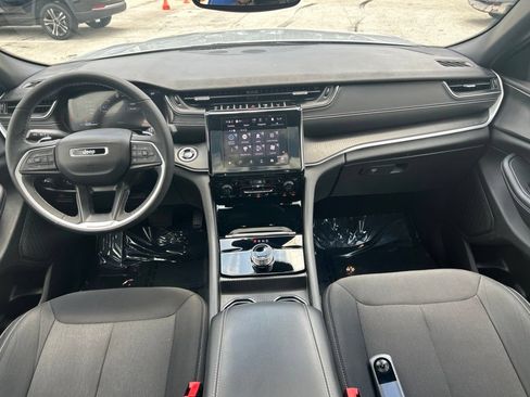 Used 2024 Jeep Grand Cherokee Laredo X w/ Luxury Tech Group I AWD/4WD image 32