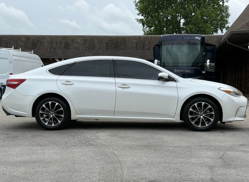 Used 2016 Toyota Avalon XLE Plus w/ Preferred Accessory Package FWD image 6