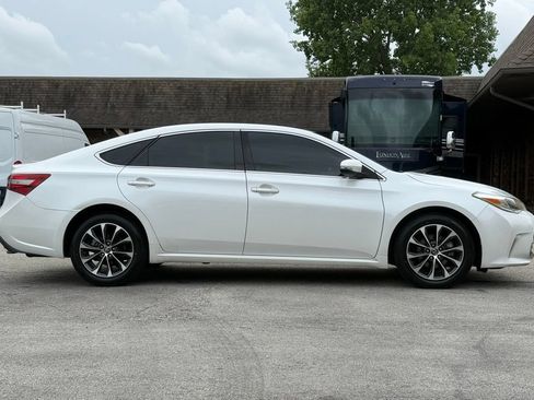 Used 2016 Toyota Avalon XLE Plus w/ Preferred Accessory Package FWD image 6