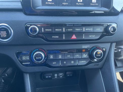 Used 2019 Kia Niro LX FWD image 35