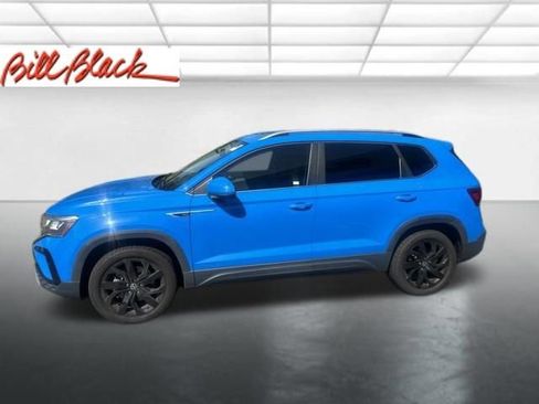 Used 2022 Volkswagen Taos SE FWD image 1