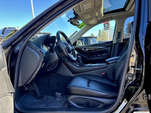 Used 2019 INFINITI Q50 Luxe w/ All Weather Package (L93) image 9