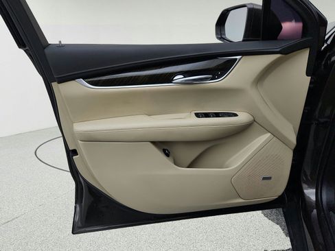 Used 2019 Cadillac XT5 FWD image 25