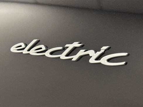 New 2025 Porsche Macan 4S Electric image 94