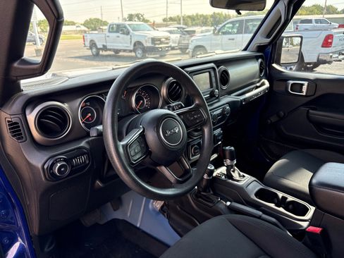 Used 2019 Jeep Wrangler Sport AWD/4WD image 8