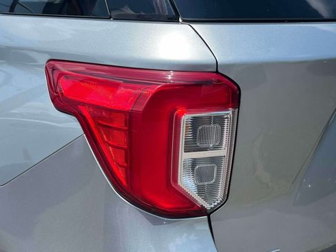 Used 2021 Ford Explorer XLT w/ Equipment Group 202A AWD/4WD image 12