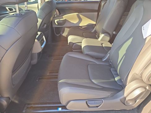 New 2026 Kia Carnival image 16