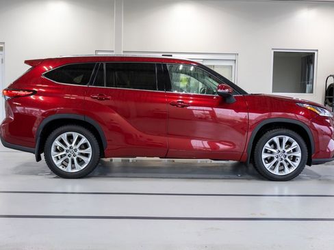 Used 2022 Toyota Highlander Limited image 6