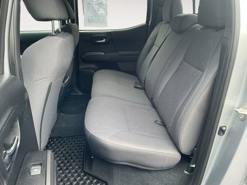 Used 2019 Toyota Tacoma TRD Off-Road AWD/4WD image 13