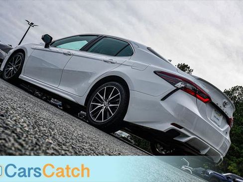 Used 2023 Toyota Camry SE image 5