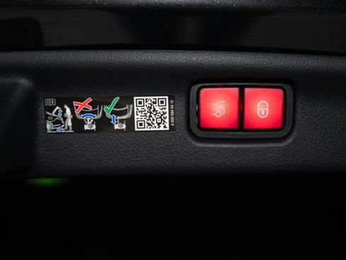 Certified 2026 Mercedes-Benz C 300 Sedan image 33