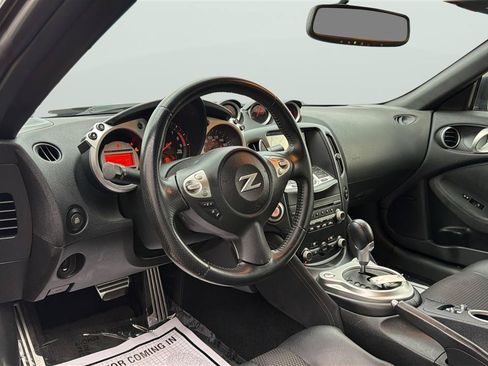 Used 2010 Nissan 370Z Touring w/ Sport Pkg RWD image 16