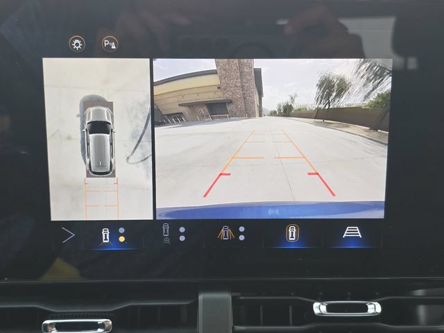 Used 2025 Chevrolet Equinox LT w/ Safety and Technology Package FWD image 15