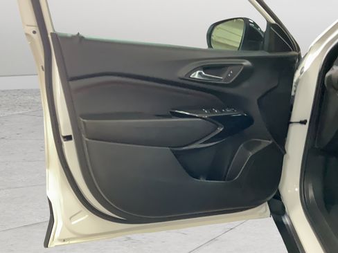 Certified 2024 Chevrolet Trax RS w/ Sunroof Package FWD image 11