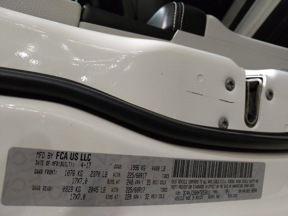 Used 2017 Jeep Compass Latitude FWD image 33