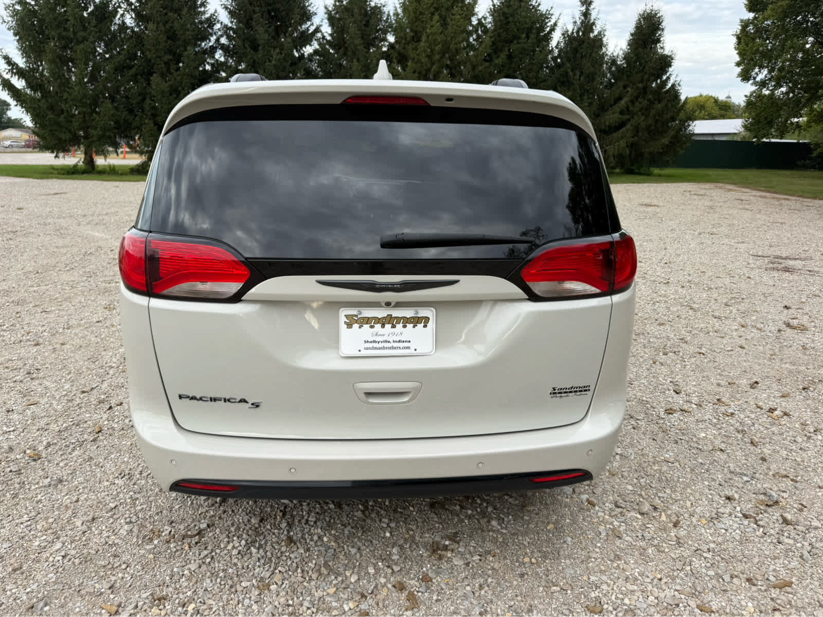 Used 2020 Chrysler Pacifica Touring-L w/ S Appearance Package FWD image 6