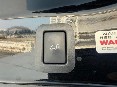 Used 2018 Toyota Highlander XLE AWD/4WD image 16