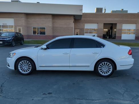 Used 2017 Volkswagen Passat 1.8T SE image 2