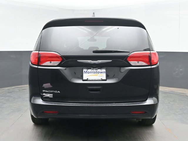 Used 2017 Chrysler Pacifica LX w/ Tire & Wheel Group FWD image 13