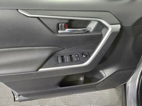 Used 2021 Toyota RAV4 XLE w/ Convenience Package AWD/4WD image 25