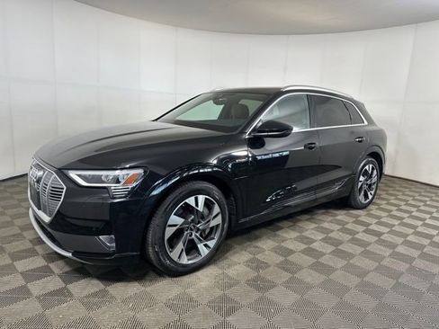 Used 2022 Audi e-tron Premium image 7