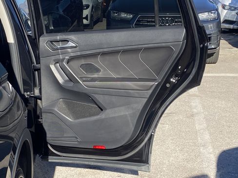 Used 2022 Volkswagen Tiguan SE image 17