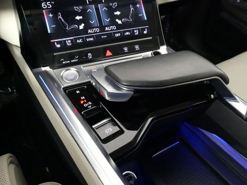 Used 2019 Audi e-tron Prestige w/ Prestige Package image 58