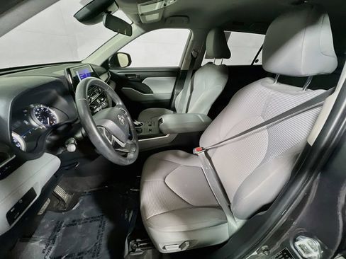 Certified 2023 Toyota Highlander LE FWD image 18