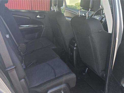 Used 2019 Dodge Journey SE FWD image 13