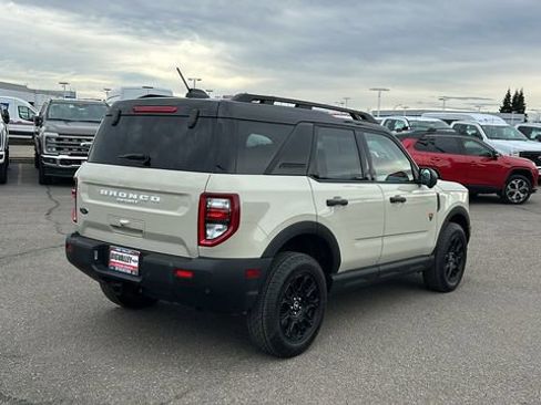 Used 2025 Ford Bronco Sport Badlands image 3