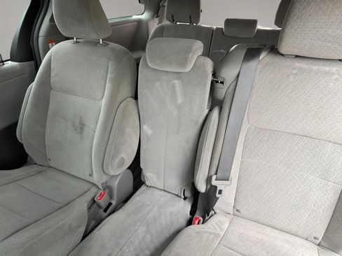 Used 2015 Toyota Sienna LE image 33