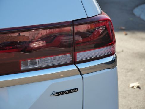 Certified 2025 Volkswagen Atlas SEL Premium R-Line image 17