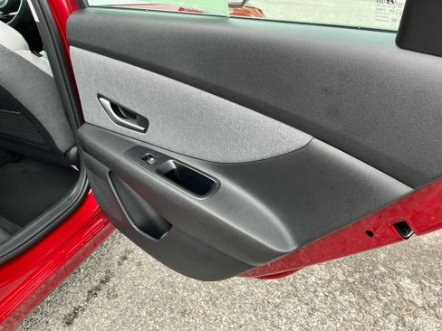 Used 2025 Hyundai Elantra Limited FWD image 27