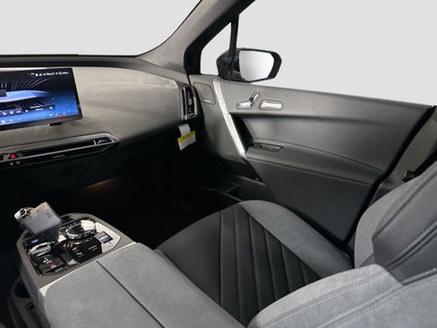 New 2026 BMW iX xDrive60 w/ M Sport Package image 25