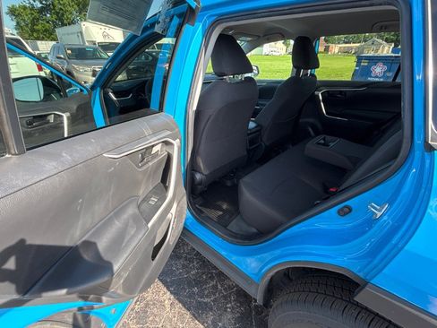 Used 2020 Toyota RAV4 LE w/ All Weather Liner Package AWD/4WD image 13