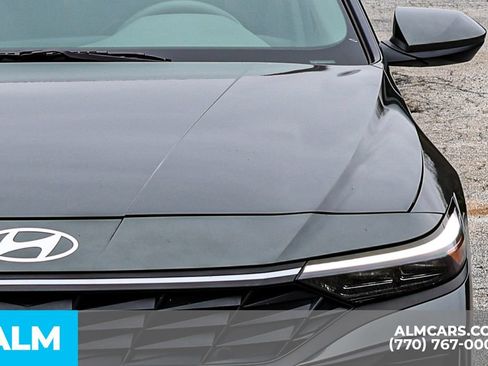 Used 2025 Hyundai Elantra SE FWD image 14