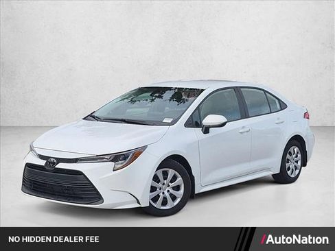 Used 2025 Toyota Corolla LE FWD image 1