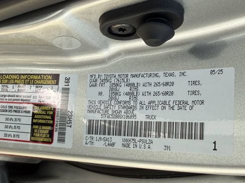 Used 2025 Toyota Tundra Limited AWD/4WD image 37
