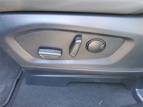 Used 2025 Ford Explorer Active w/ Active Comfort Package image 22