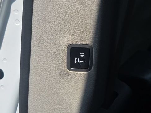 Used 2022 Chrysler Pacifica Touring-L FWD image 24