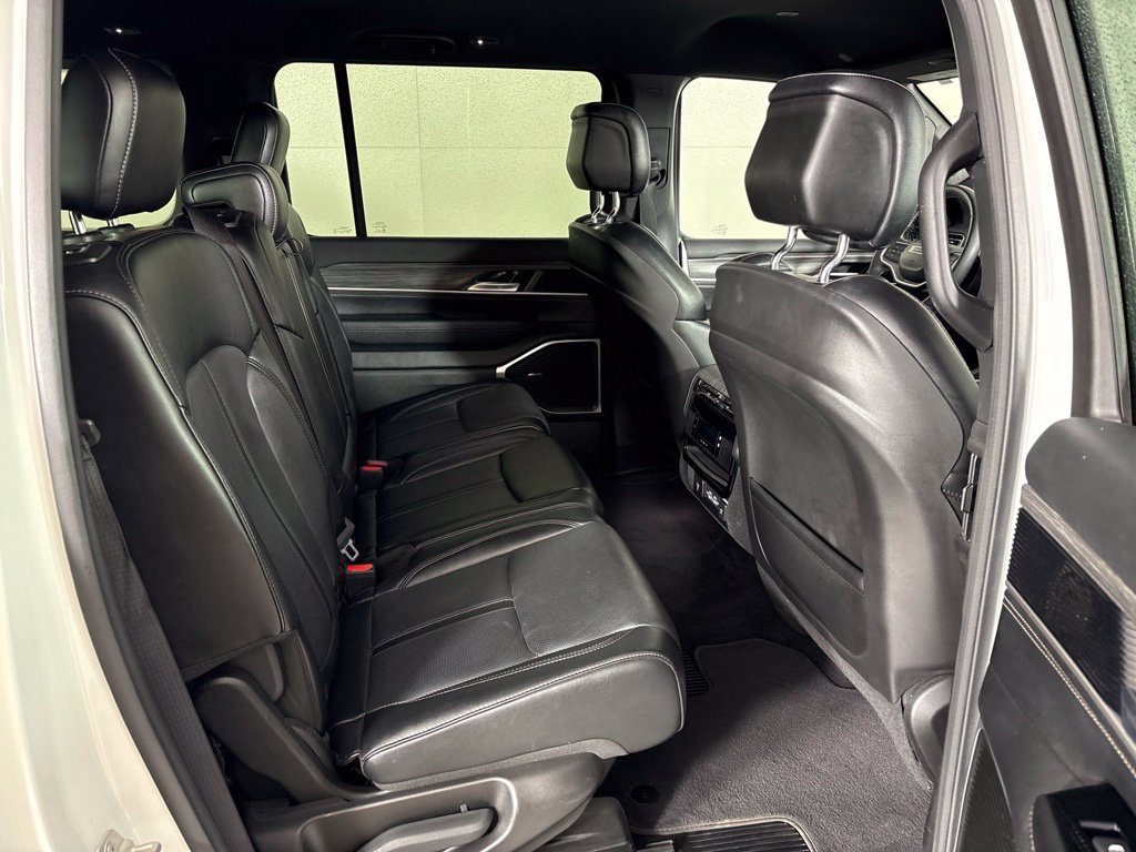 Used 2024 Jeep Wagoneer L Series II RWD image 21