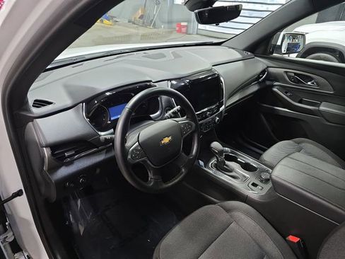 Used 2023 Chevrolet Traverse LT w/ Rear Camera Mirror Package image 17
