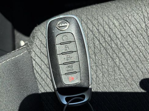 Used 2025 Nissan Rogue SV FWD image 27