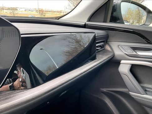 Used 2025 Audi Q5 Premium w/ Convenience Package image 31